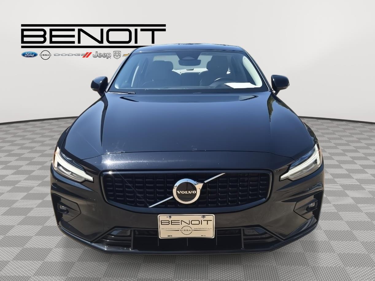 2024 Volvo S60 Core photo 2