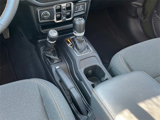 2024 Jeep Wrangler Sahara photo 13