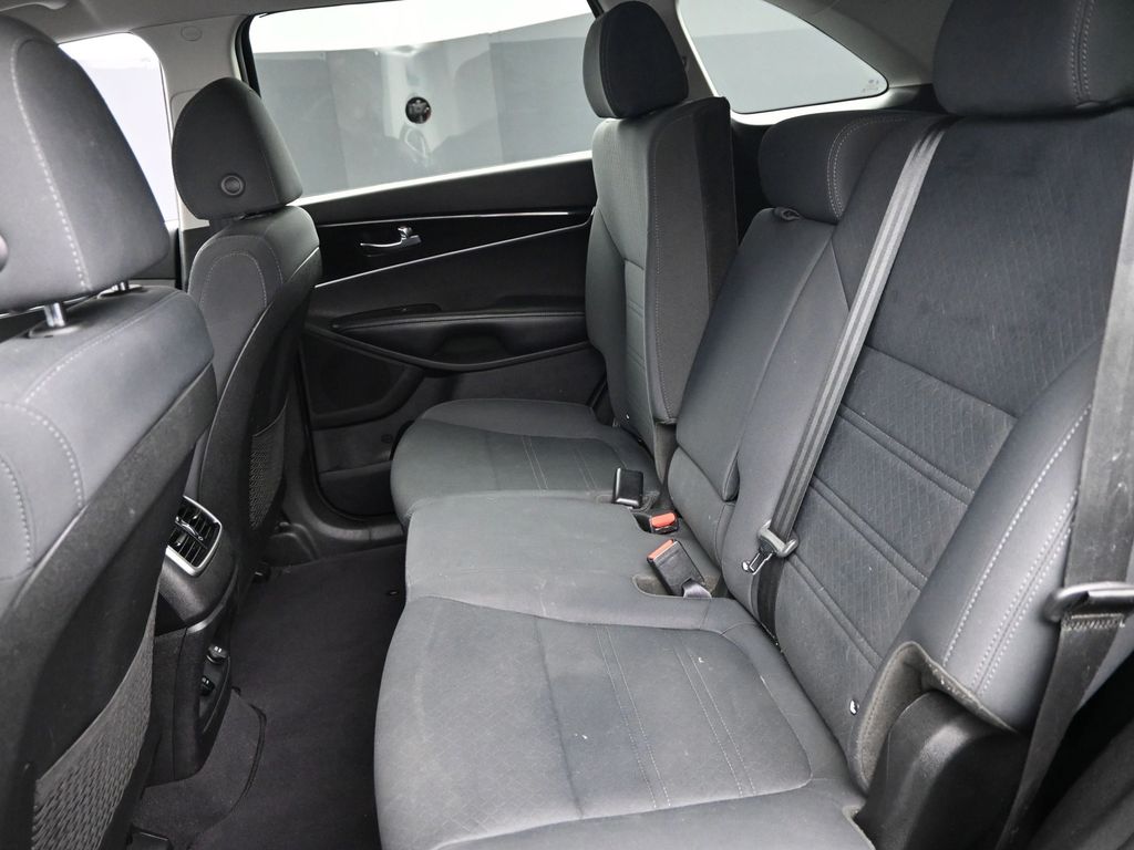 2019 Kia Sorento LX photo 7