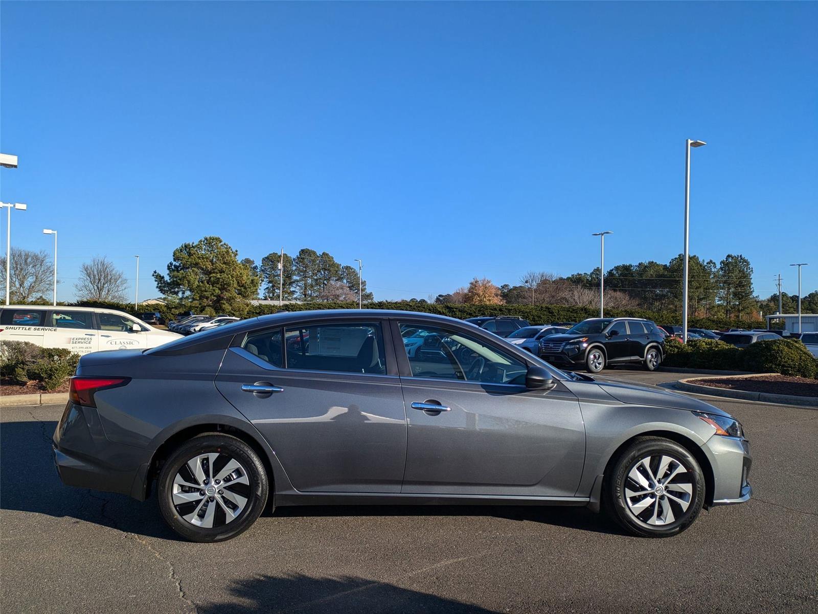 2025 Nissan Altima S photo 4