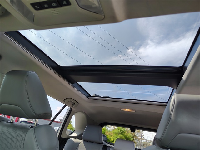 2019 Toyota RAV4 Limited photo 2