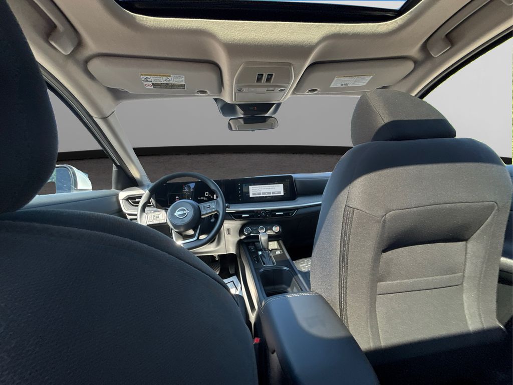 2025 Nissan Kicks SV photo 22