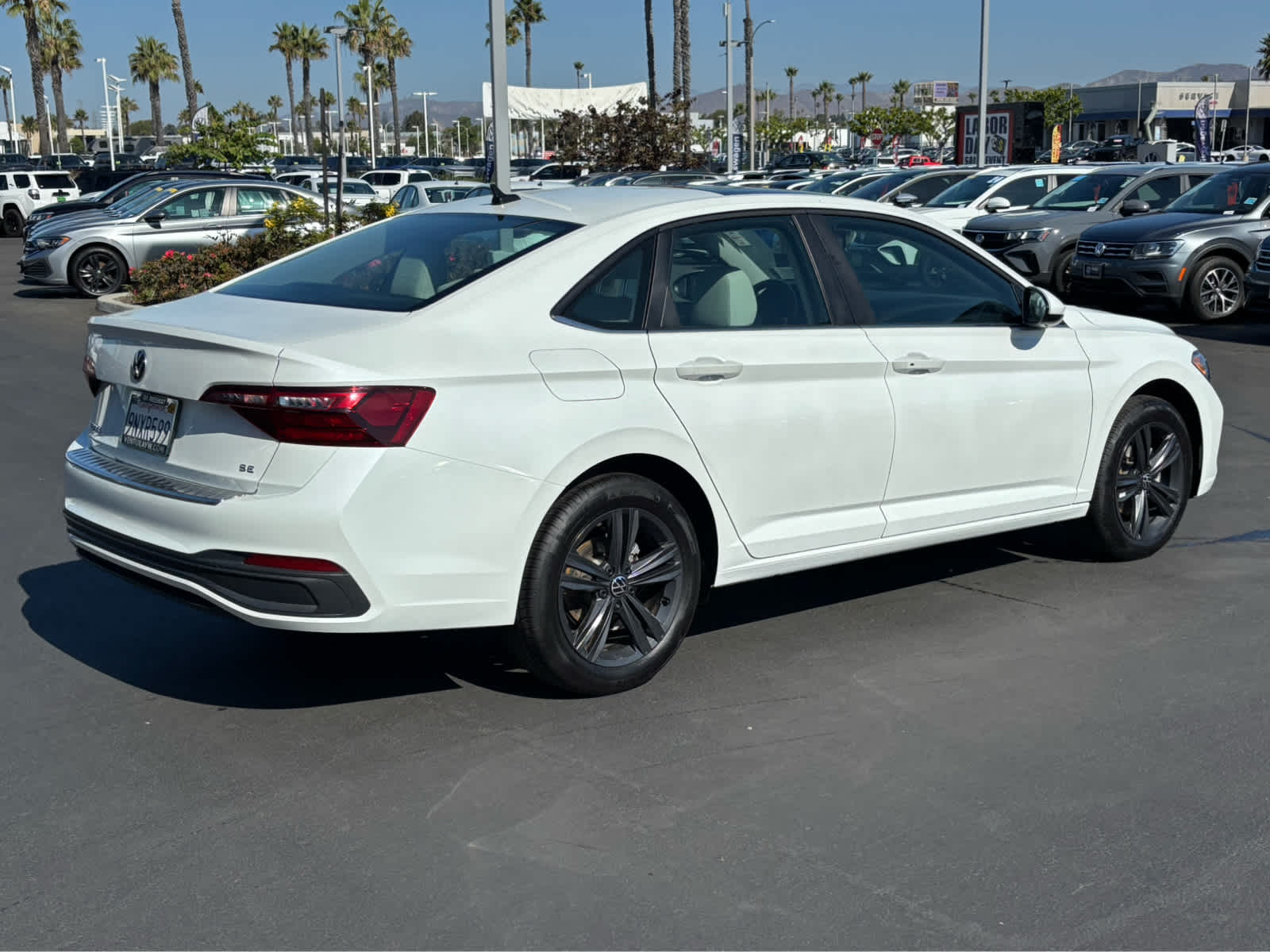 2024 Volkswagen Jetta SE photo 4