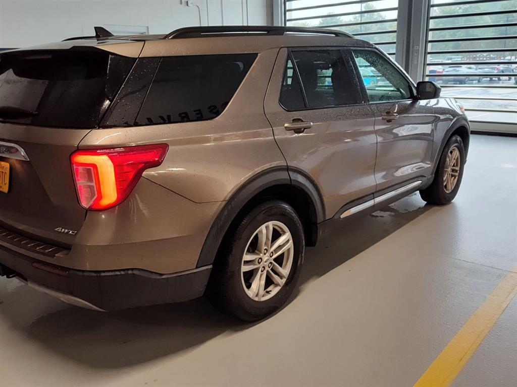2021 Ford Explorer XLT photo 2
