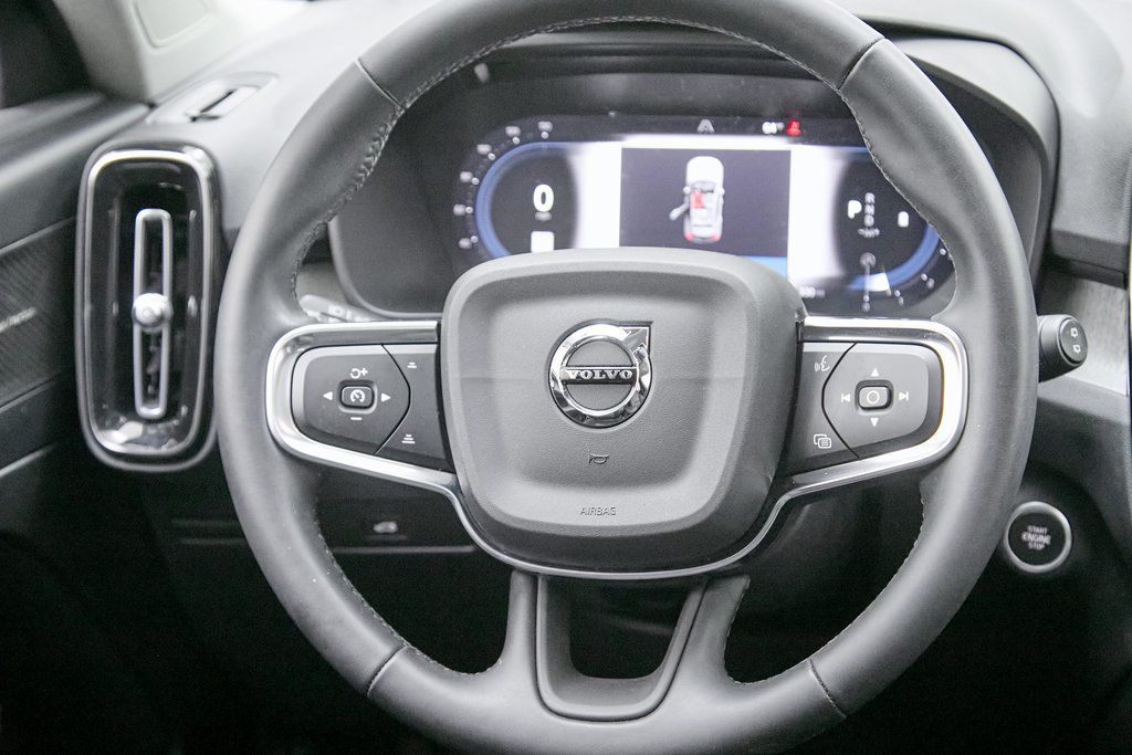 2023 VOLVO XC40 - Image 26