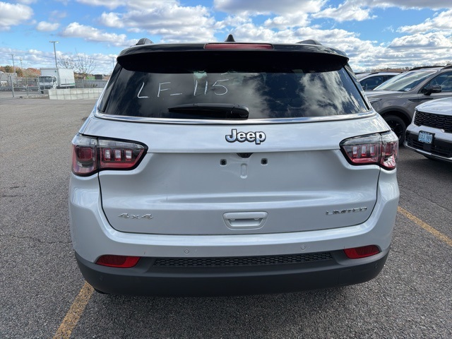 2026 Jeep Compass Limited photo 4