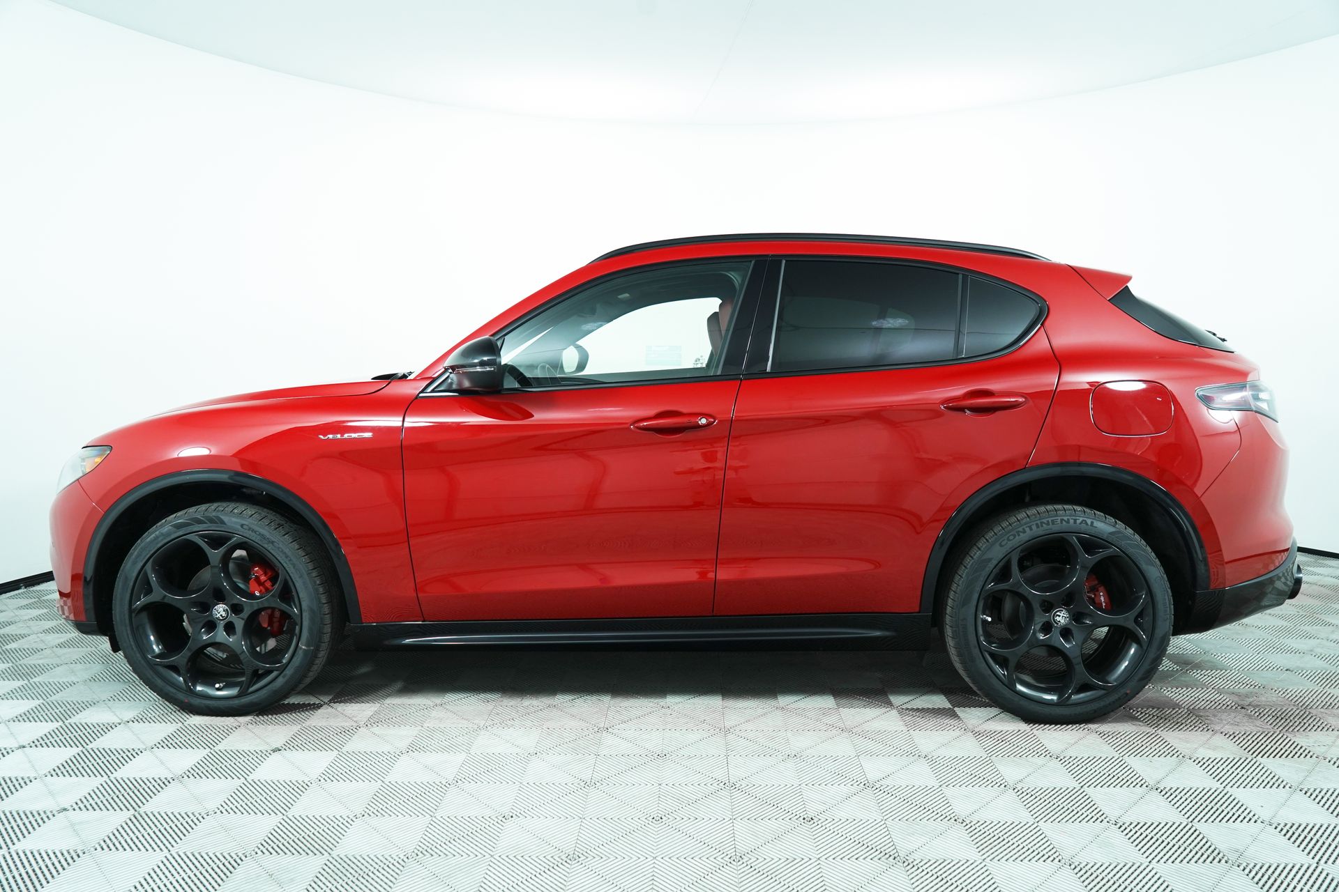 2024 Alfa Romeo Stelvio photo 3