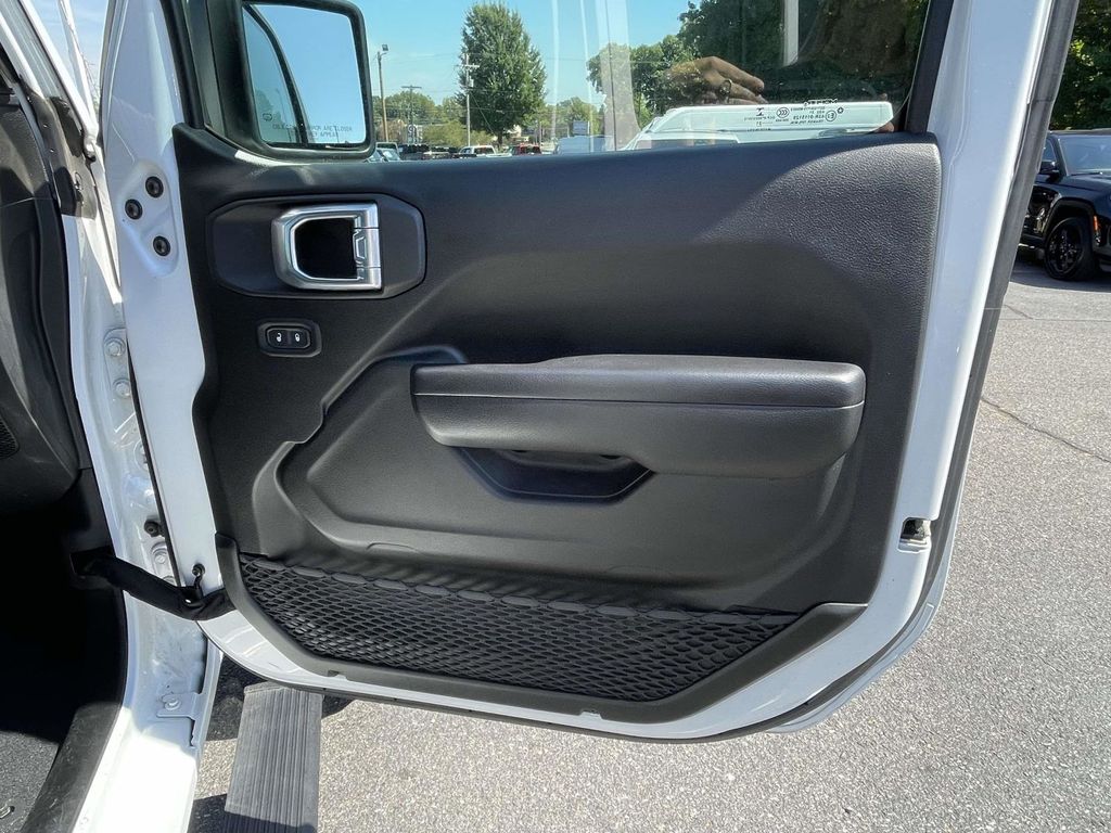 2021 Jeep Gladiator Sport photo 15