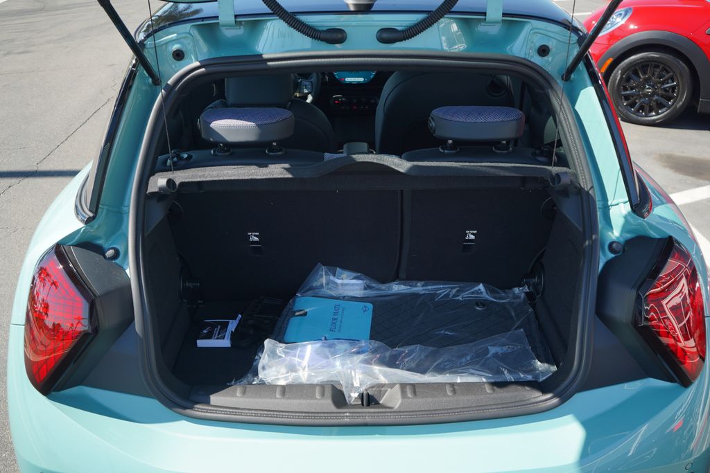 2026 Mini Cooper 2 Door Hardtop Iconic photo 9