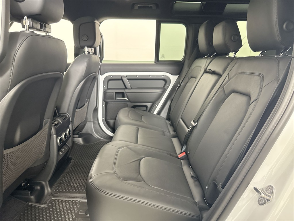 2025 Land Rover Defender 110 X-Dynamic SE photo 20