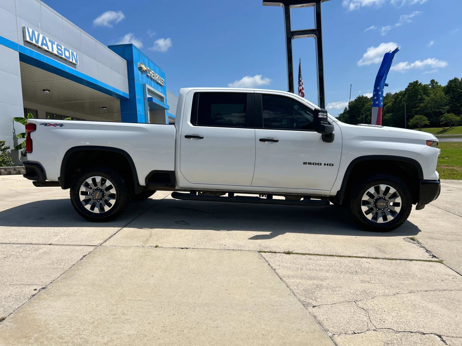 2024 Chevrolet Silverado 2500HD Custom photo 2