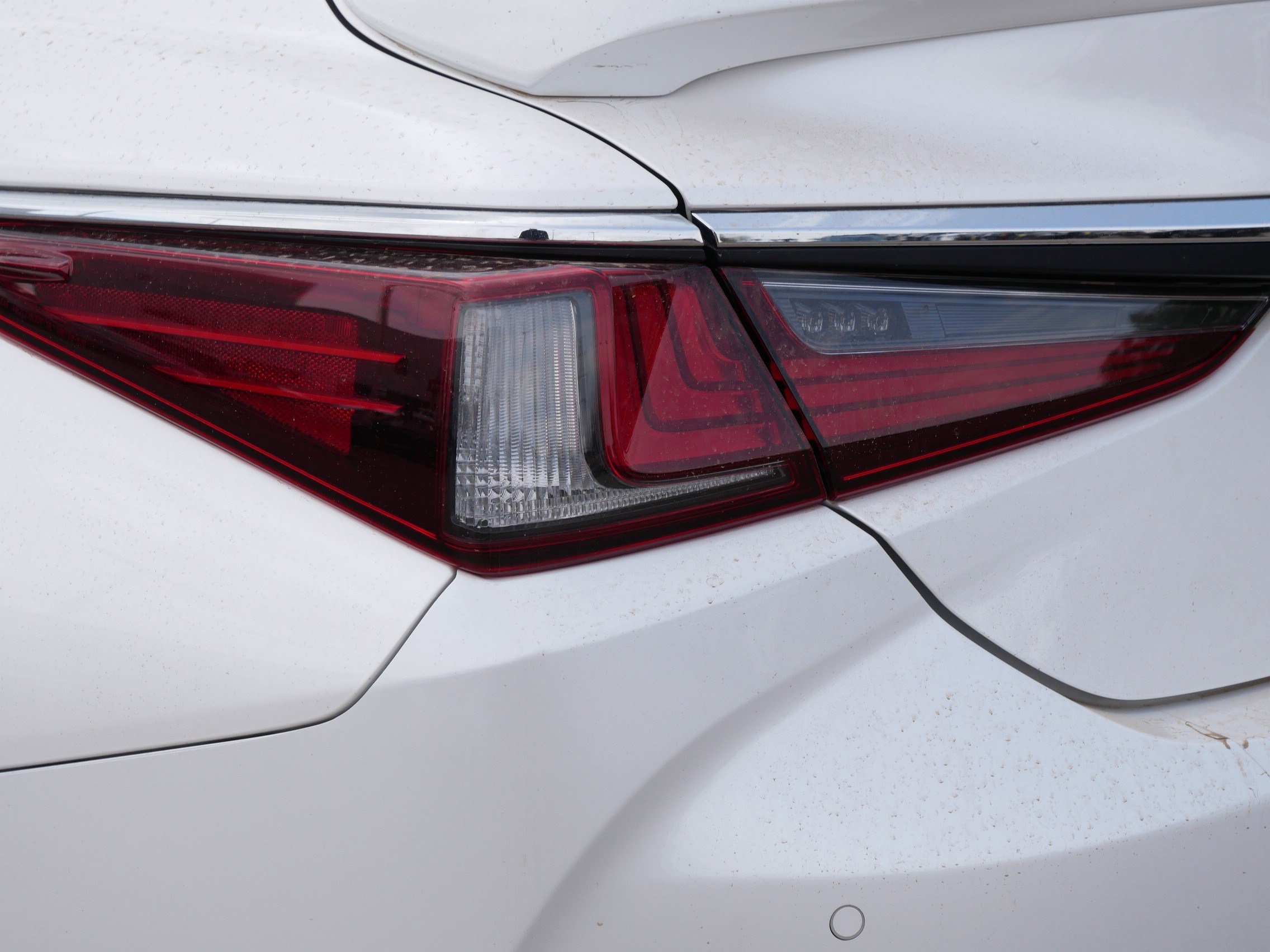 2021 Lexus ES 300h photo 16