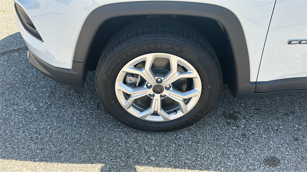 2025 Jeep Compass Latitude photo 14