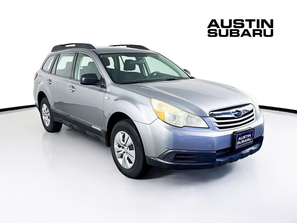 2010 Subaru Outback 2.5i's photo