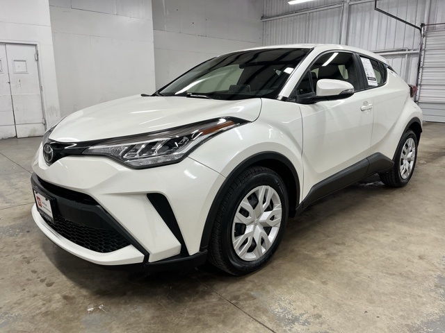 2021 Toyota C-HR LE photo 3
