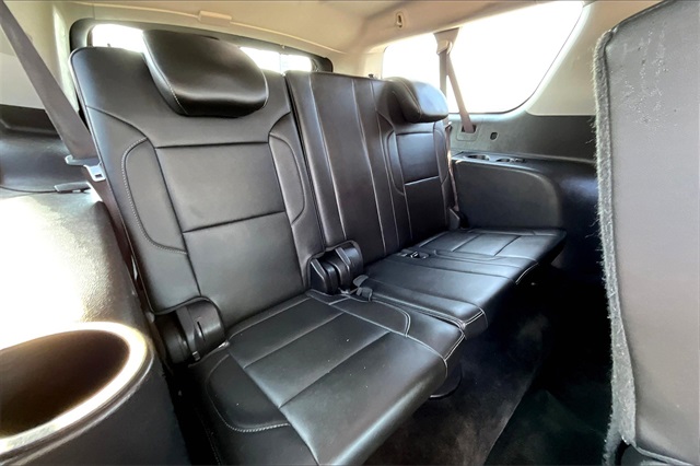 2015 Chevrolet Suburban LT photo 24