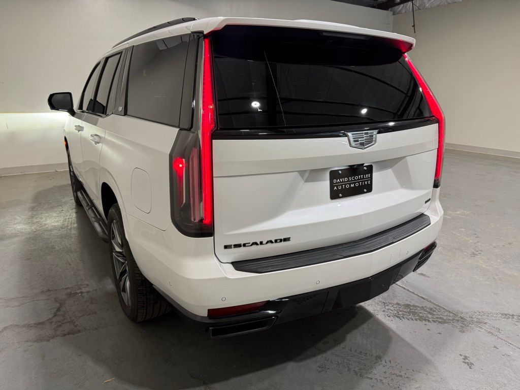 2022 Cadillac Escalade Sport photo 2