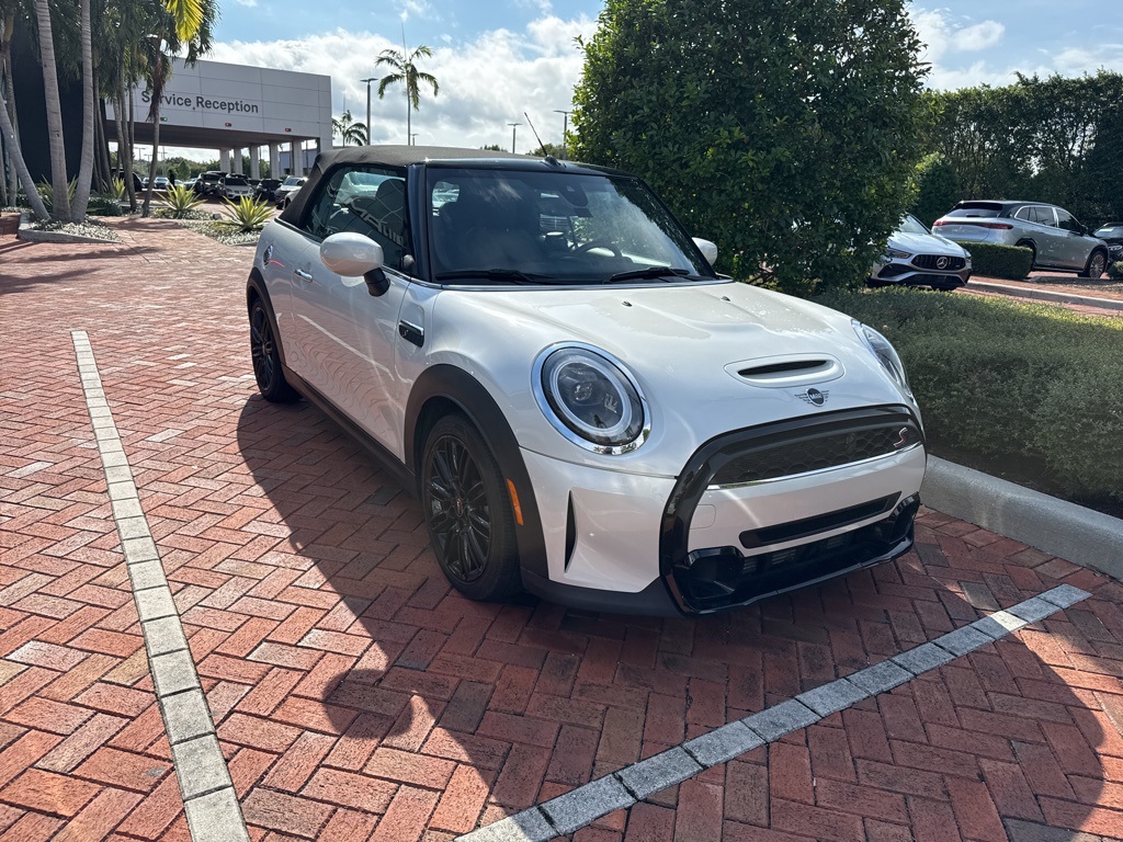 2024 MINI Convertible S's photo