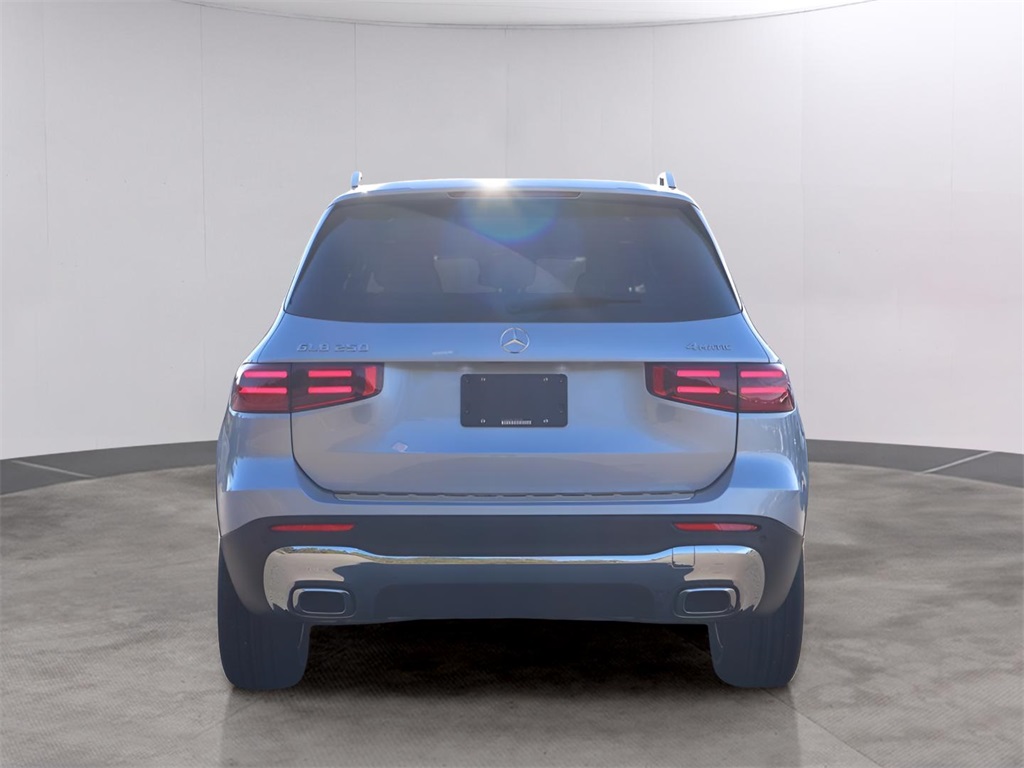 2026 Mercedes Benz GLB 250 4MATIC photo 4