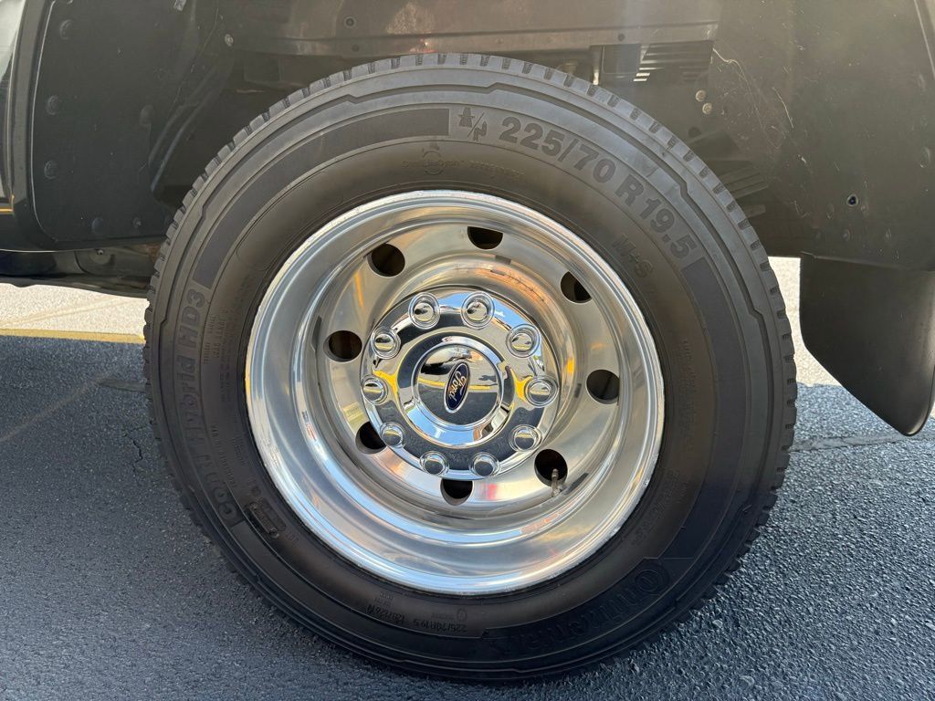 2020 Ford F-450 Platinum photo 16