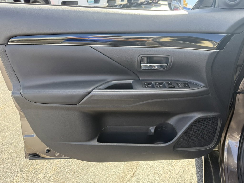 2019 MITSUBISHI OUTLANDER - Image 12