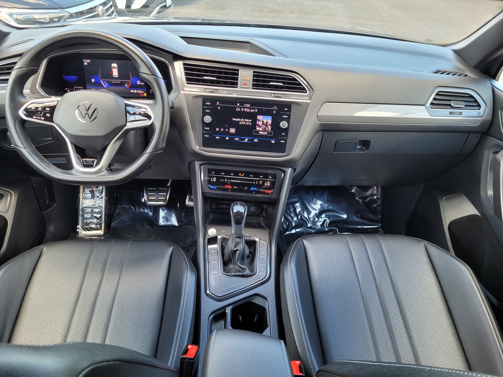 Image 6 of Certified Pre-Owned 2022 Volkswagen Tiguan 2.0T SE R-Line Black FWD 4D Sport Utility