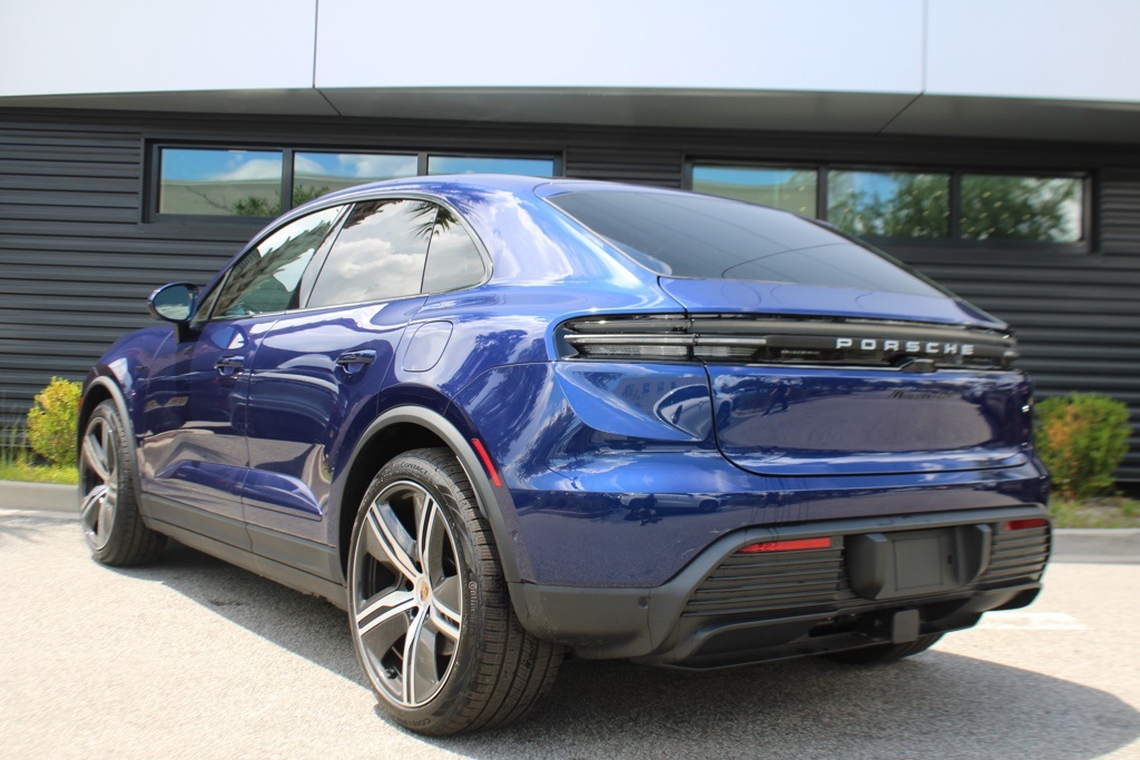 2025 Porsche Macan Electric photo 3