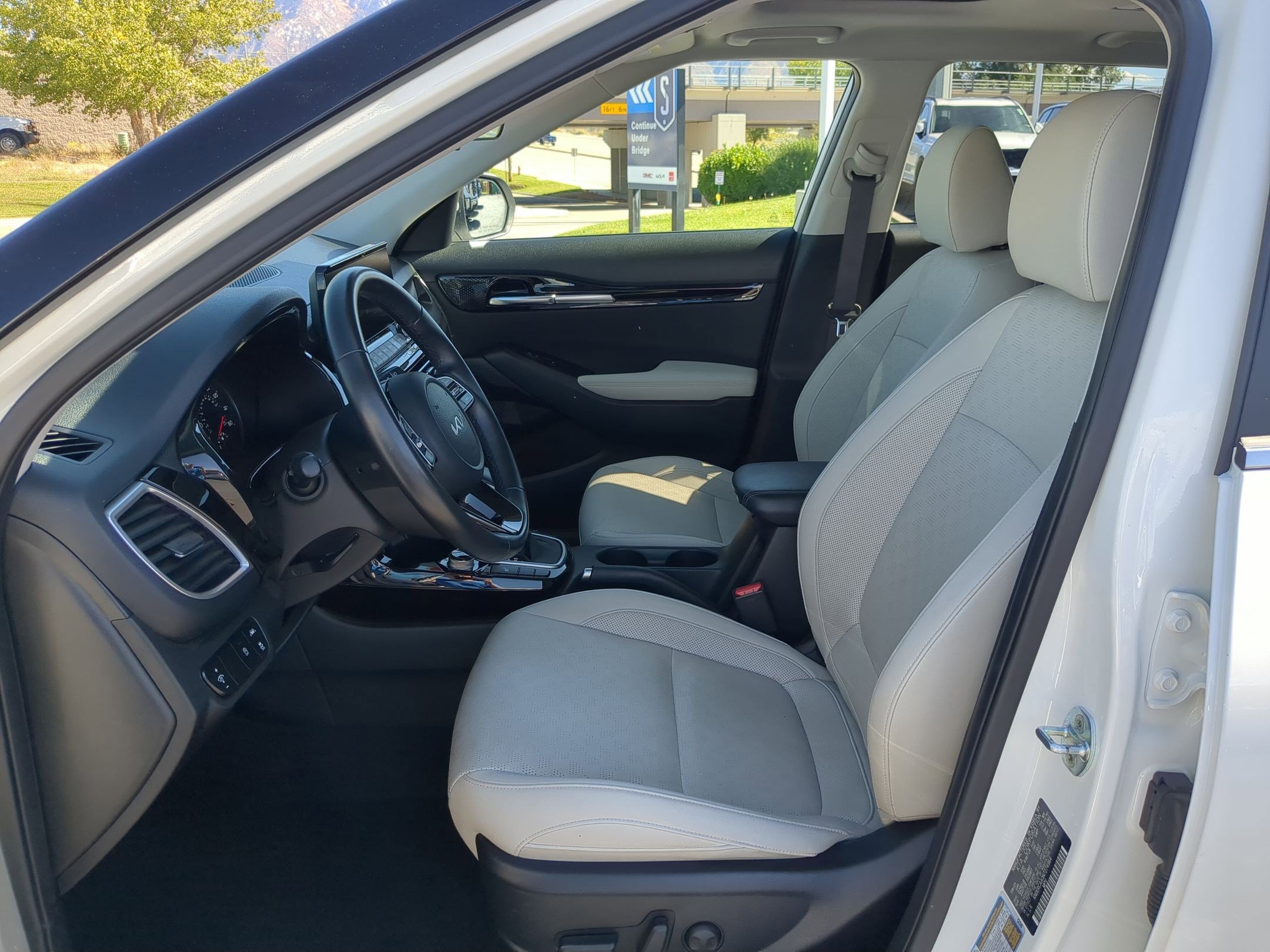 2022 Kia Seltos EX photo 15