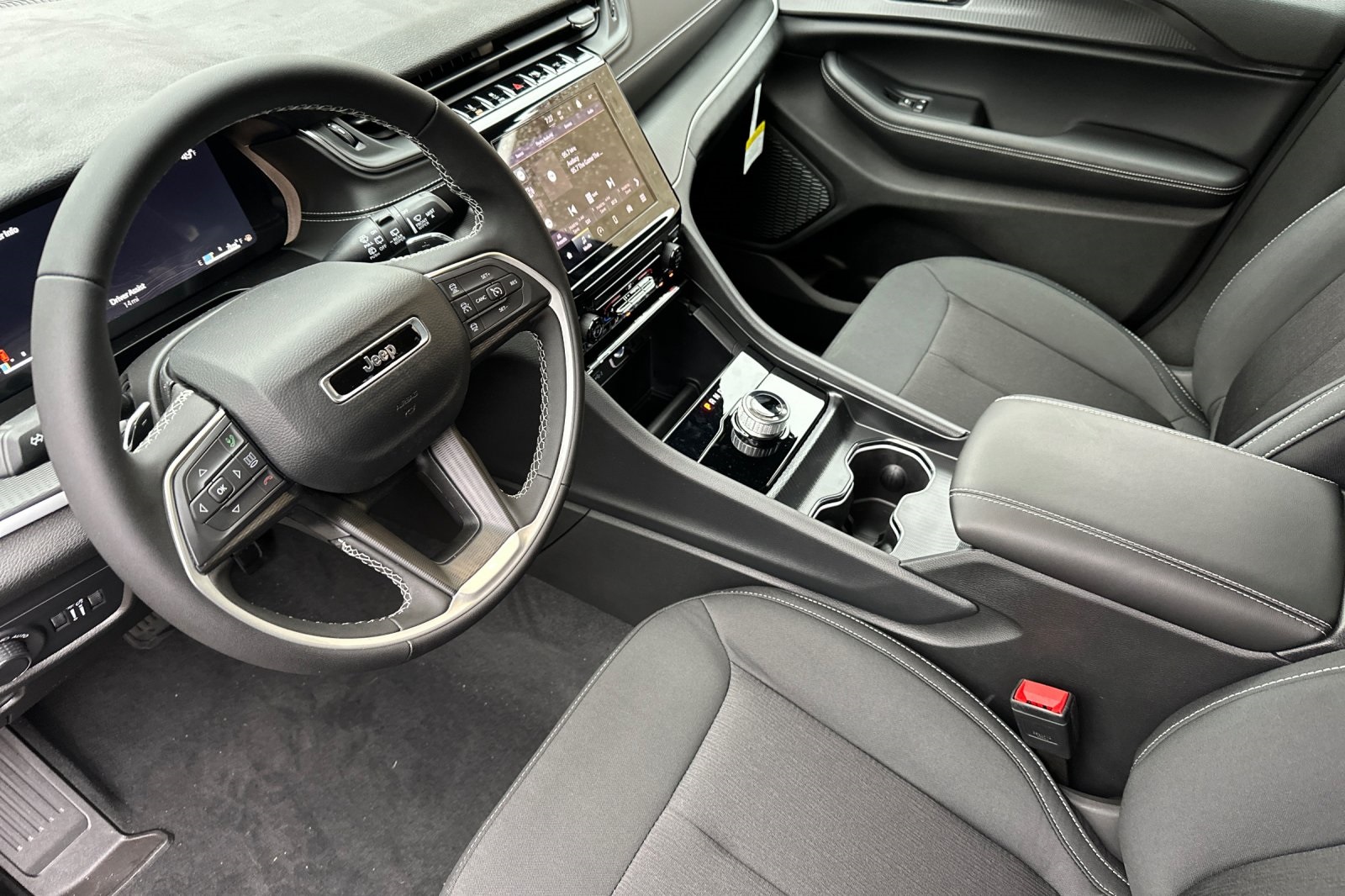 2025 Jeep Grand Cherokee Laredo X photo 9