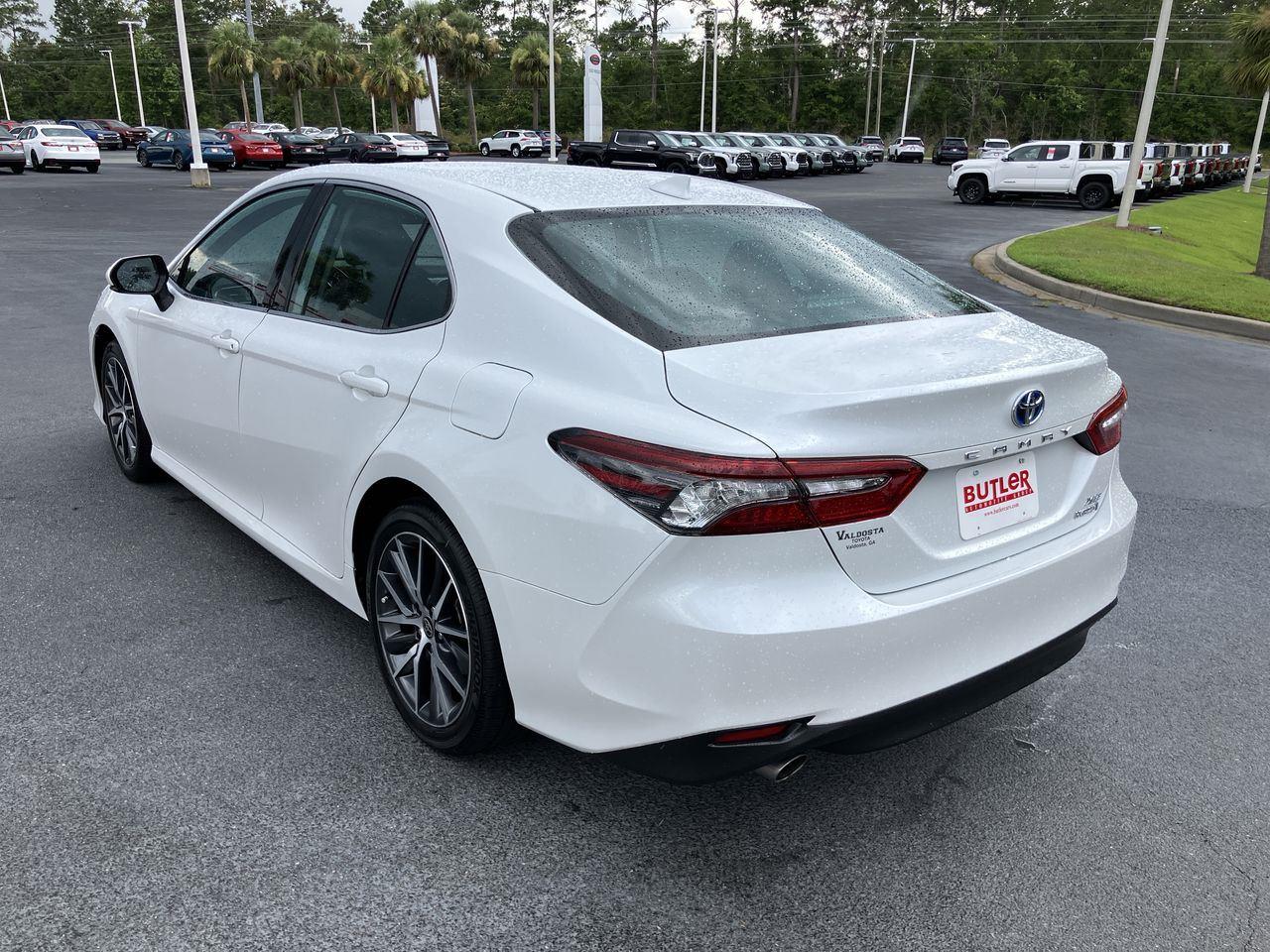 2022 Toyota Camry Hybrid XLE photo 3