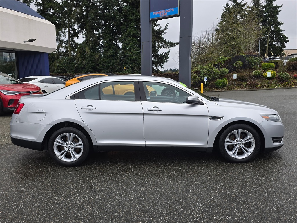 2013 Ford Taurus SEL photo 2