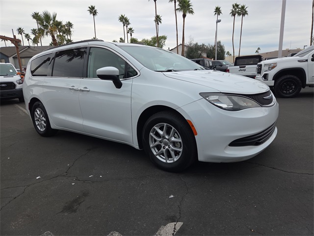 2020 Chrysler Voyager