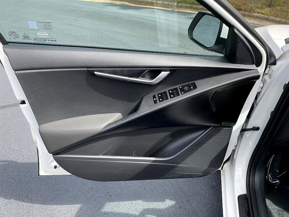 2023 Kia Niro LX photo 15