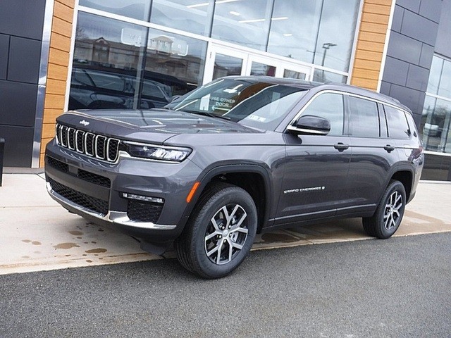 CHACOTT - デラロミラノ L New Jeep Grand Cherokee L for Sale in Delmont, PA