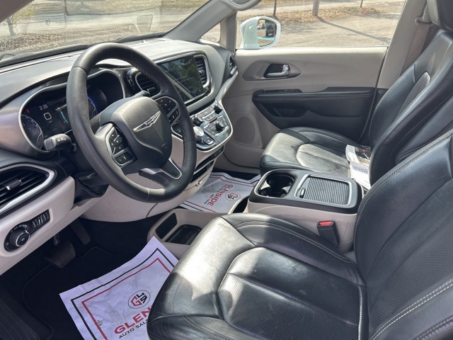 2022 Chrysler Pacifica Touring L photo 8