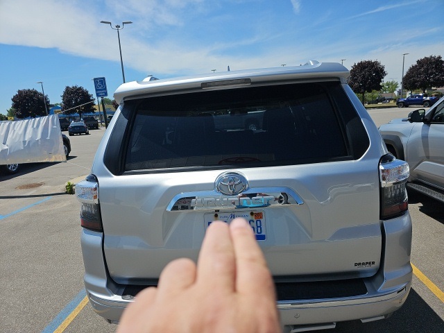 2016 Toyota 4Runner Limited photo 7
