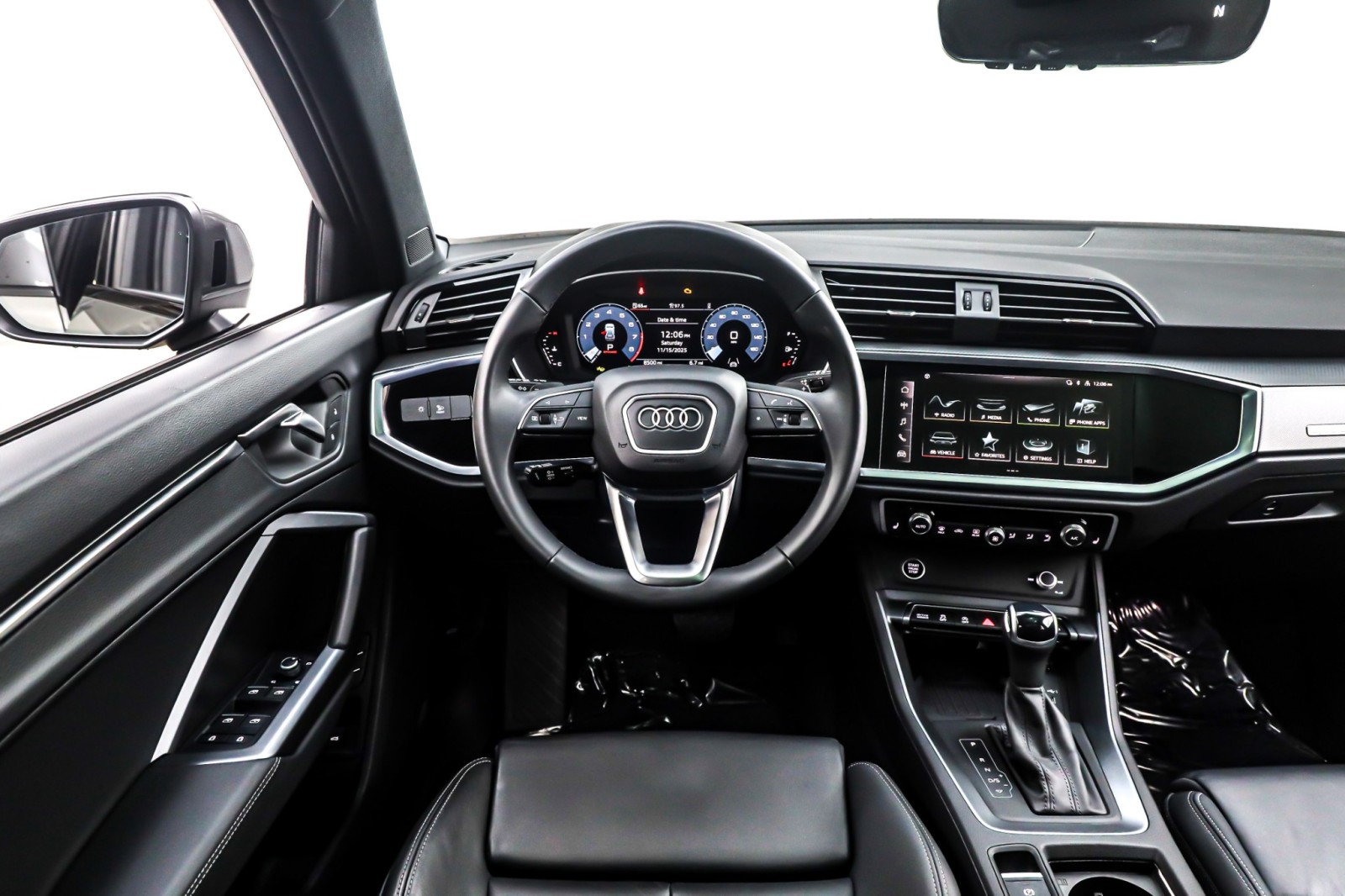2025 Audi Q3 S line Premium 45 TFSI photo 4