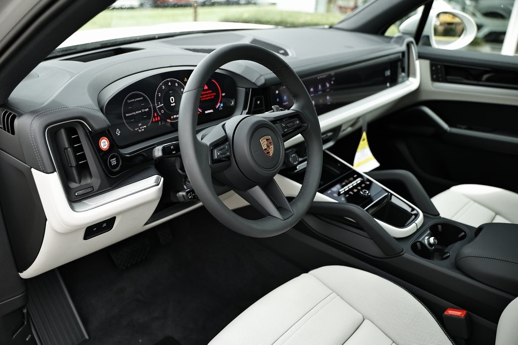 2026 Porsche Cayenne photo 4