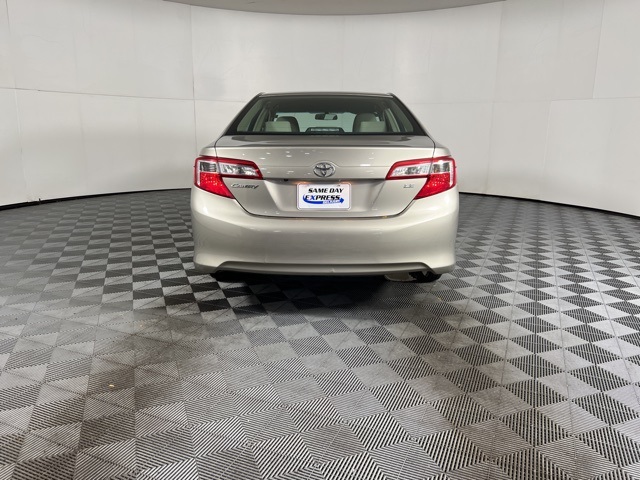 2014 Toyota Camry SE photo 6