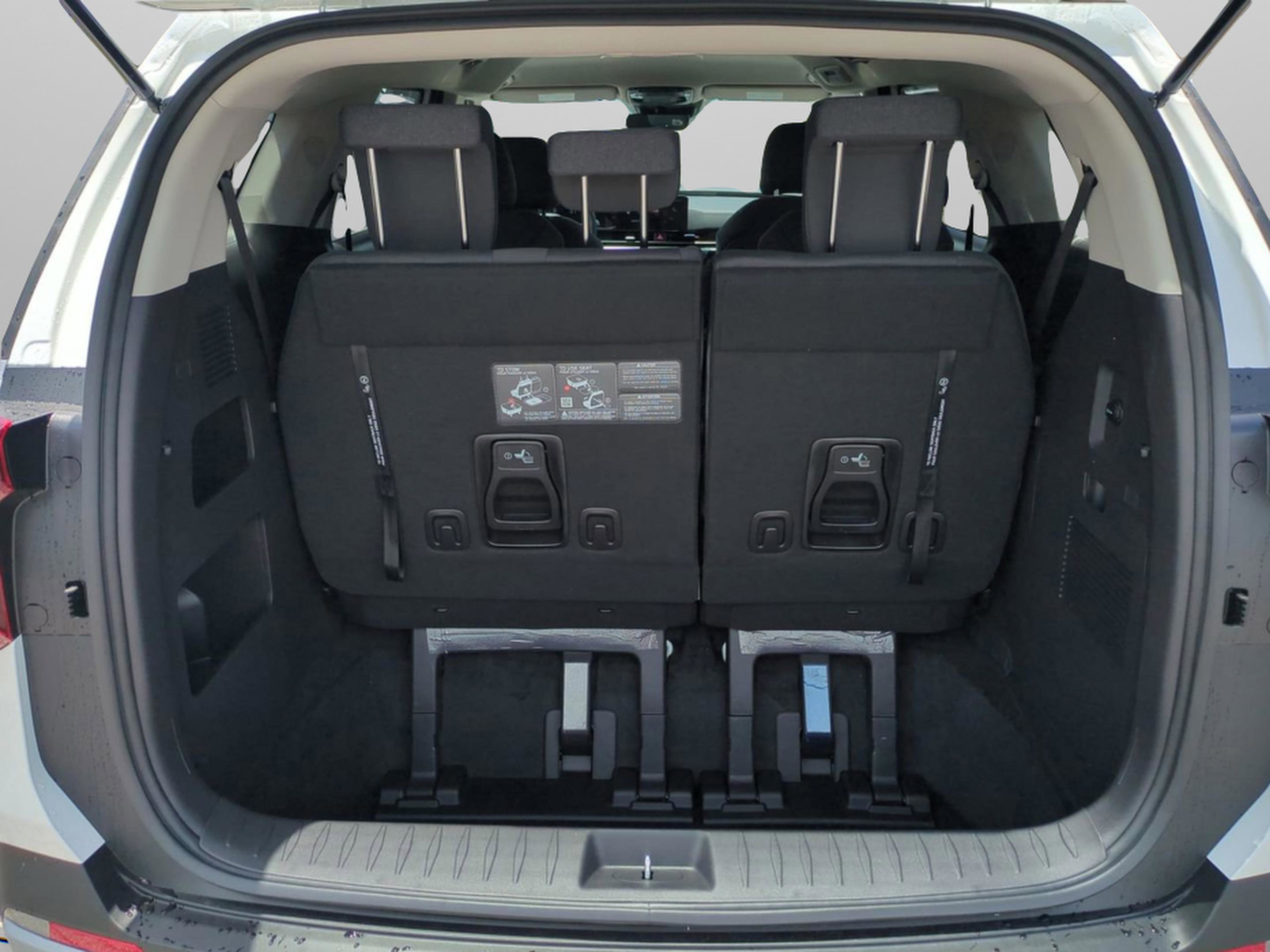 2026 Kia Carnival LX photo 10