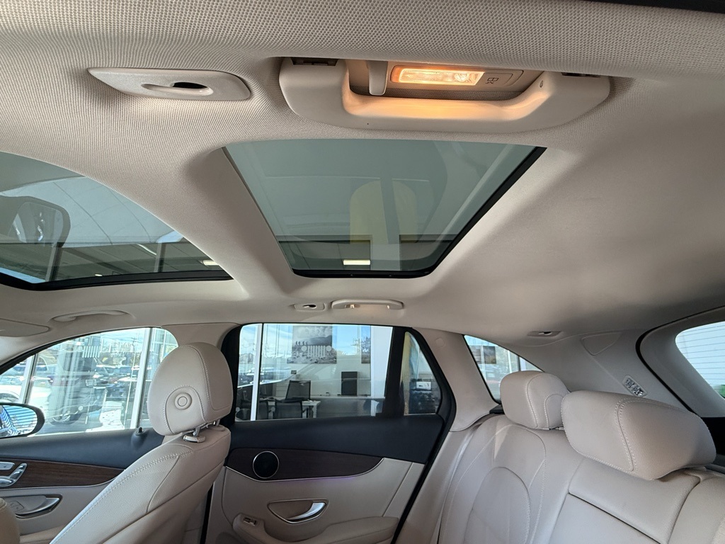 2022 Mercedes Benz GLC 300 4MATIC photo 4