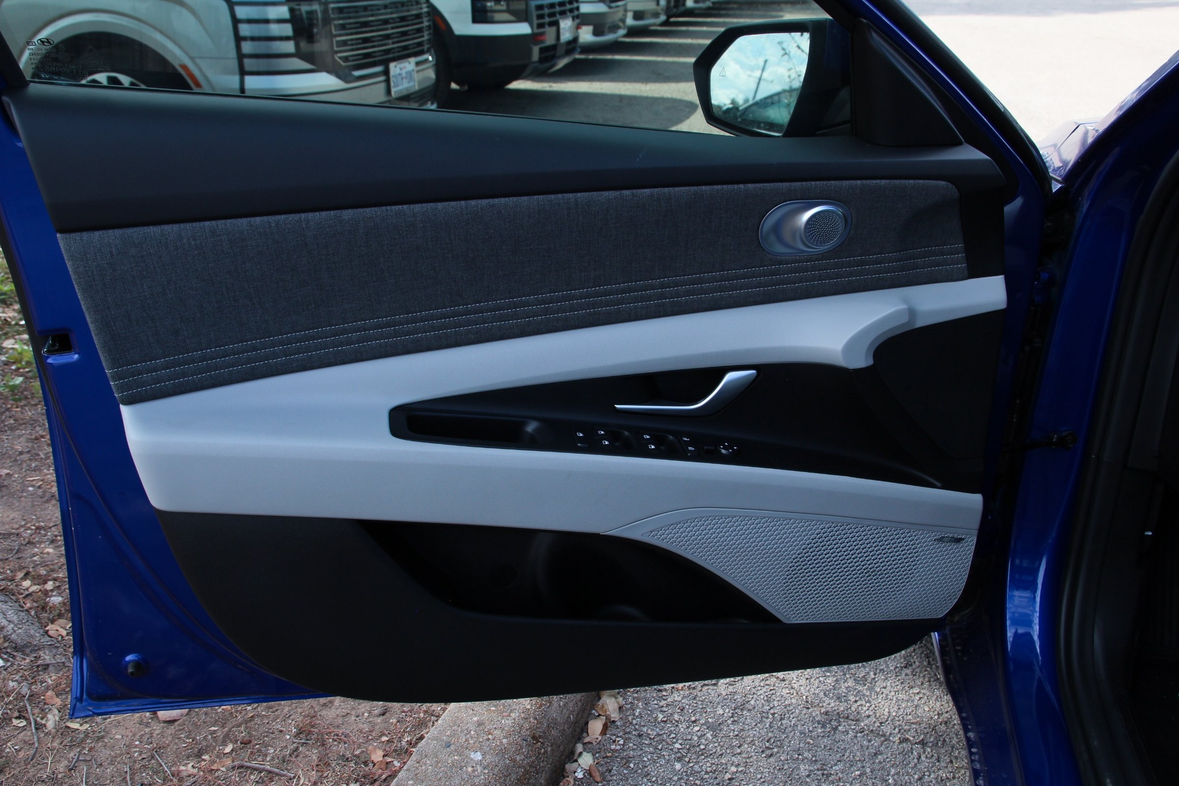 2025 Hyundai Elantra Limited photo 11
