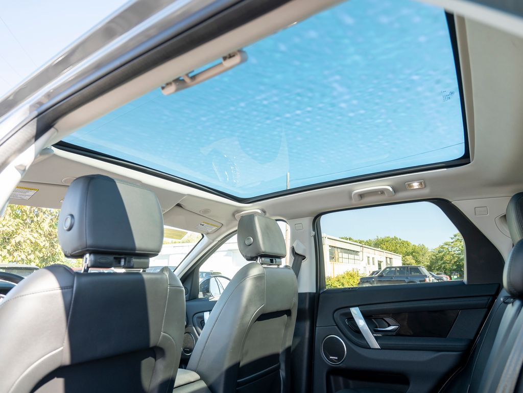 2024 Land Rover Discovery Sport S photo 26