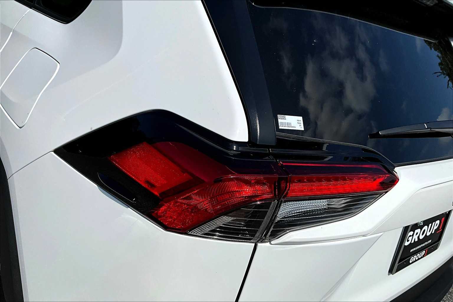2025 Toyota RAV4 XLE photo 26
