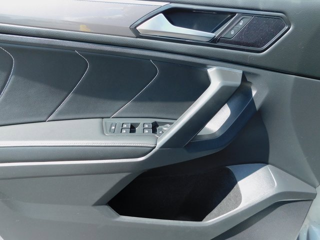 2023 Volkswagen Tiguan SE R-Line Black photo 19