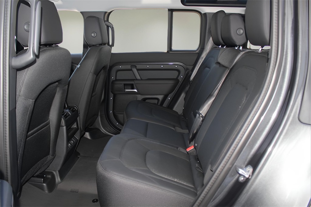 2025 Land Rover Defender 110 S photo 13