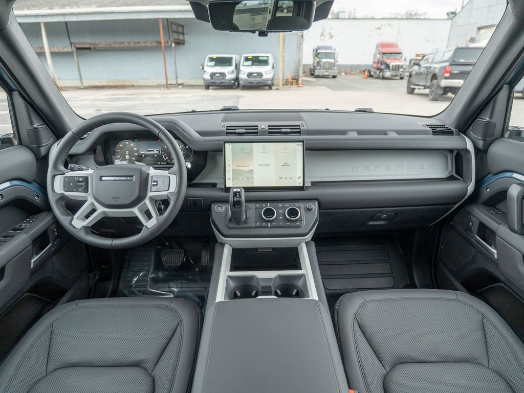 2025 Land Rover Defender 110 X-Dynamic SE photo 16