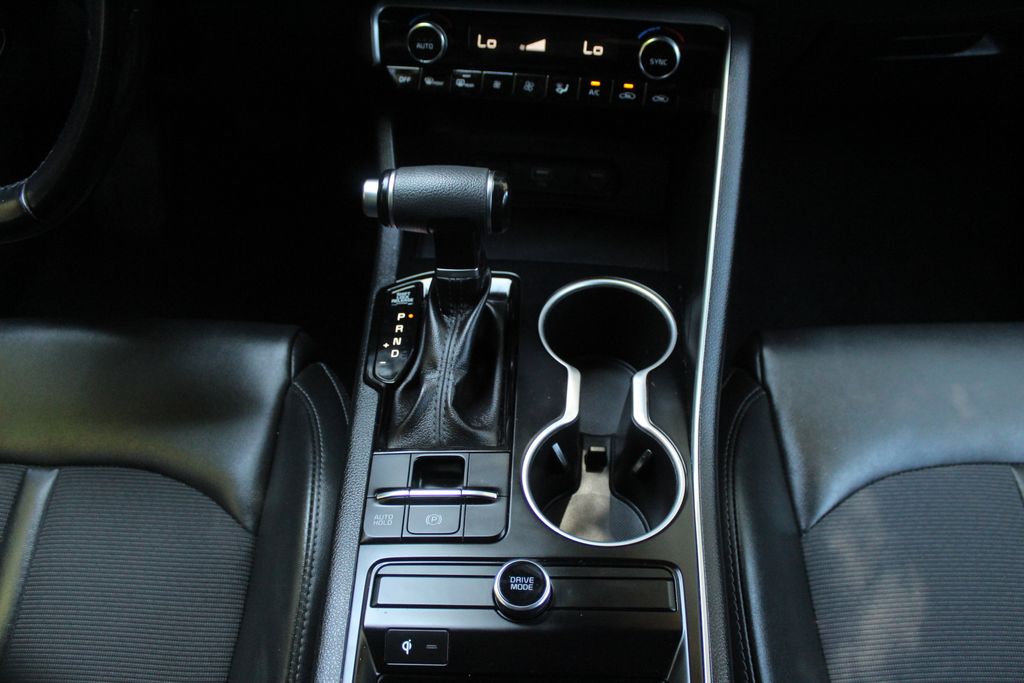 2022 Kia K5 GT-Line photo 17
