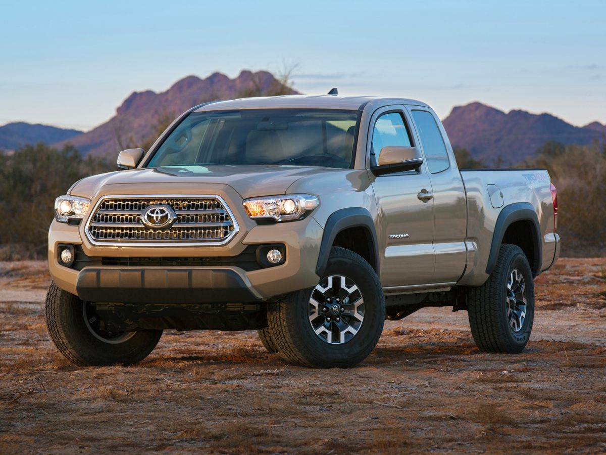 2016 Toyota Tacoma SR's photo
