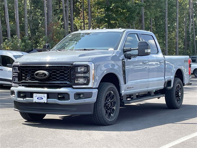 2026 Ford F-350 Lariat photo 3